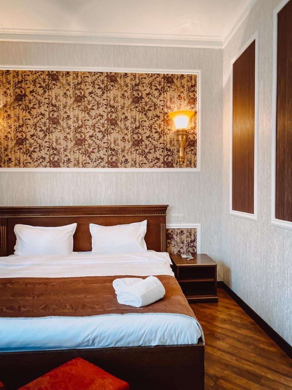 Royal Renaissance Hotel Jerevan Eksteriør bilde