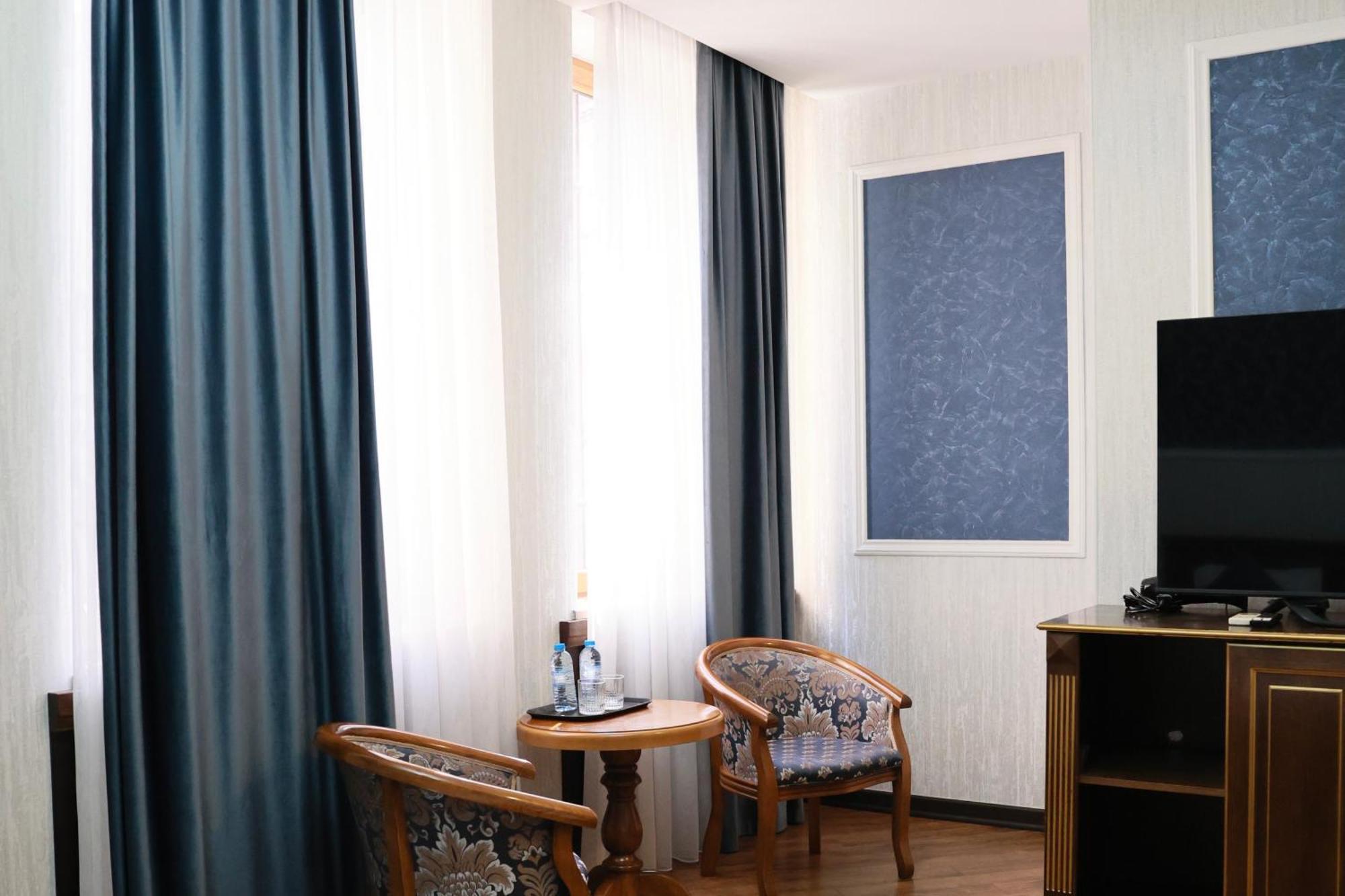 Royal Renaissance Hotel Jerevan Eksteriør bilde