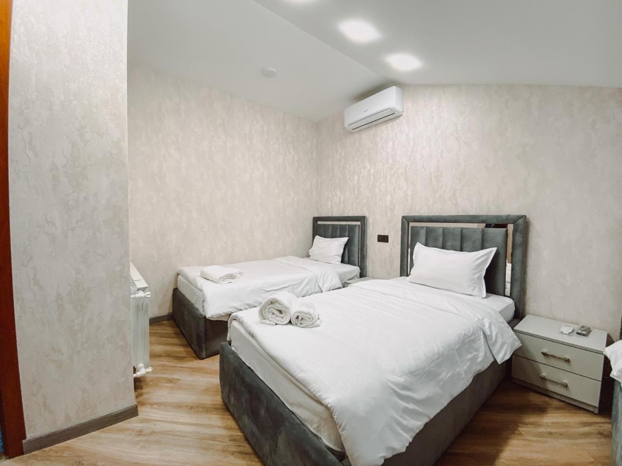 Royal Renaissance Hotel Jerevan Rom bilde