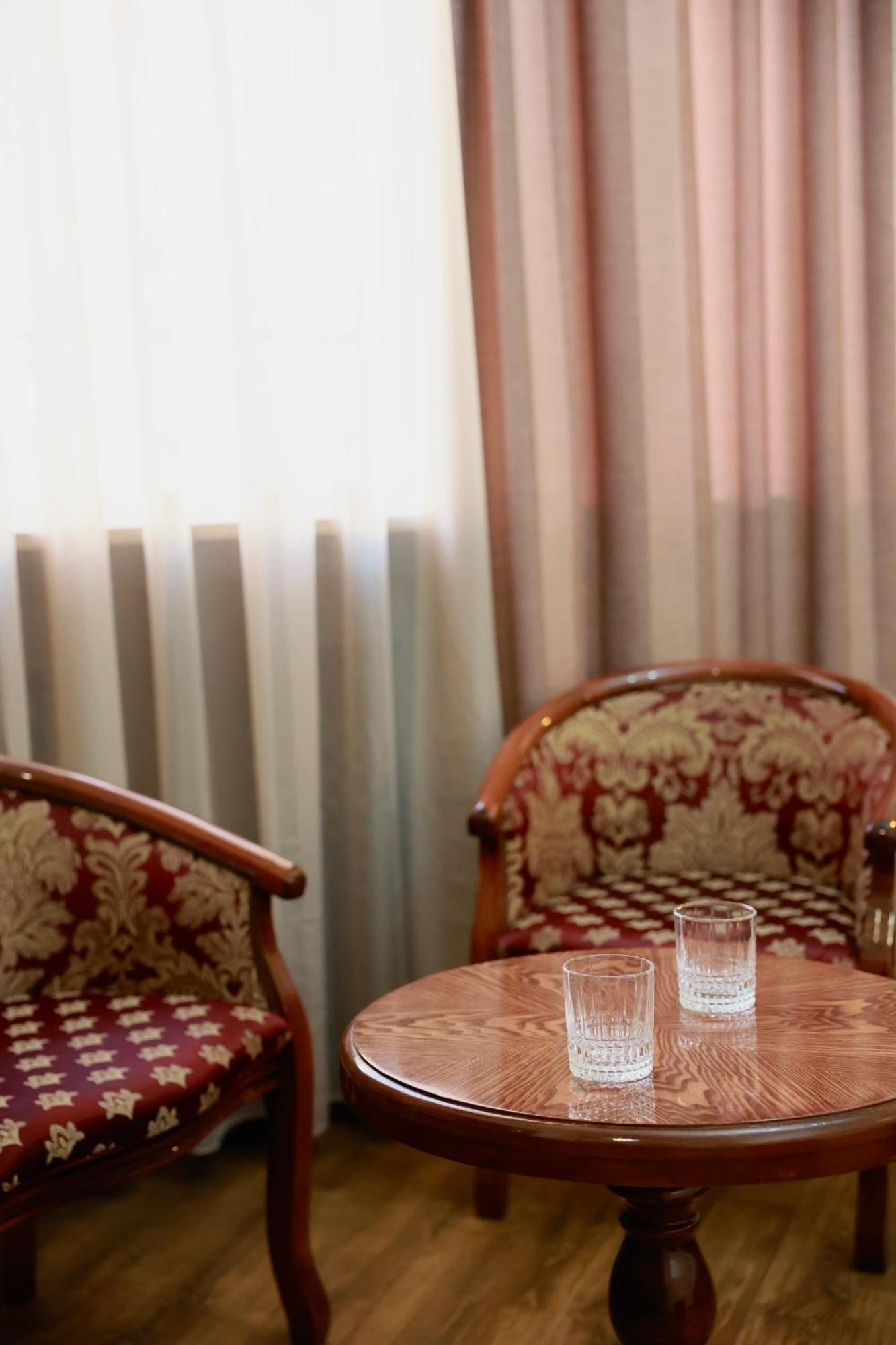 Royal Renaissance Hotel Jerevan Rom bilde