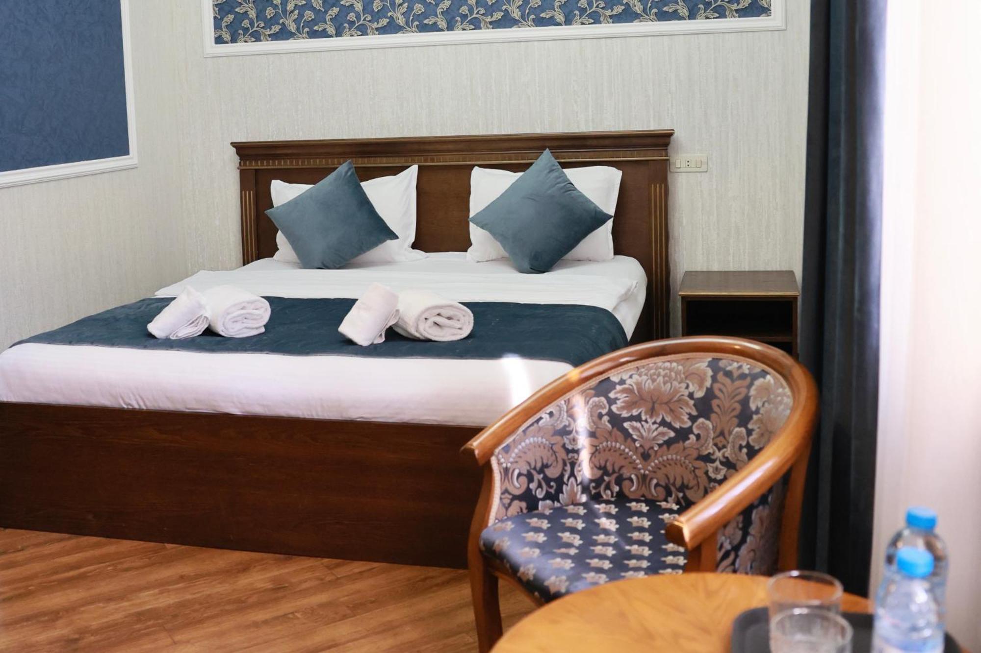 Royal Renaissance Hotel Jerevan Rom bilde
