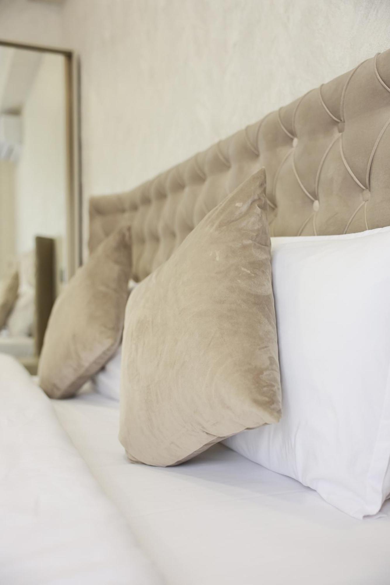 Royal Renaissance Hotel Jerevan Rom bilde