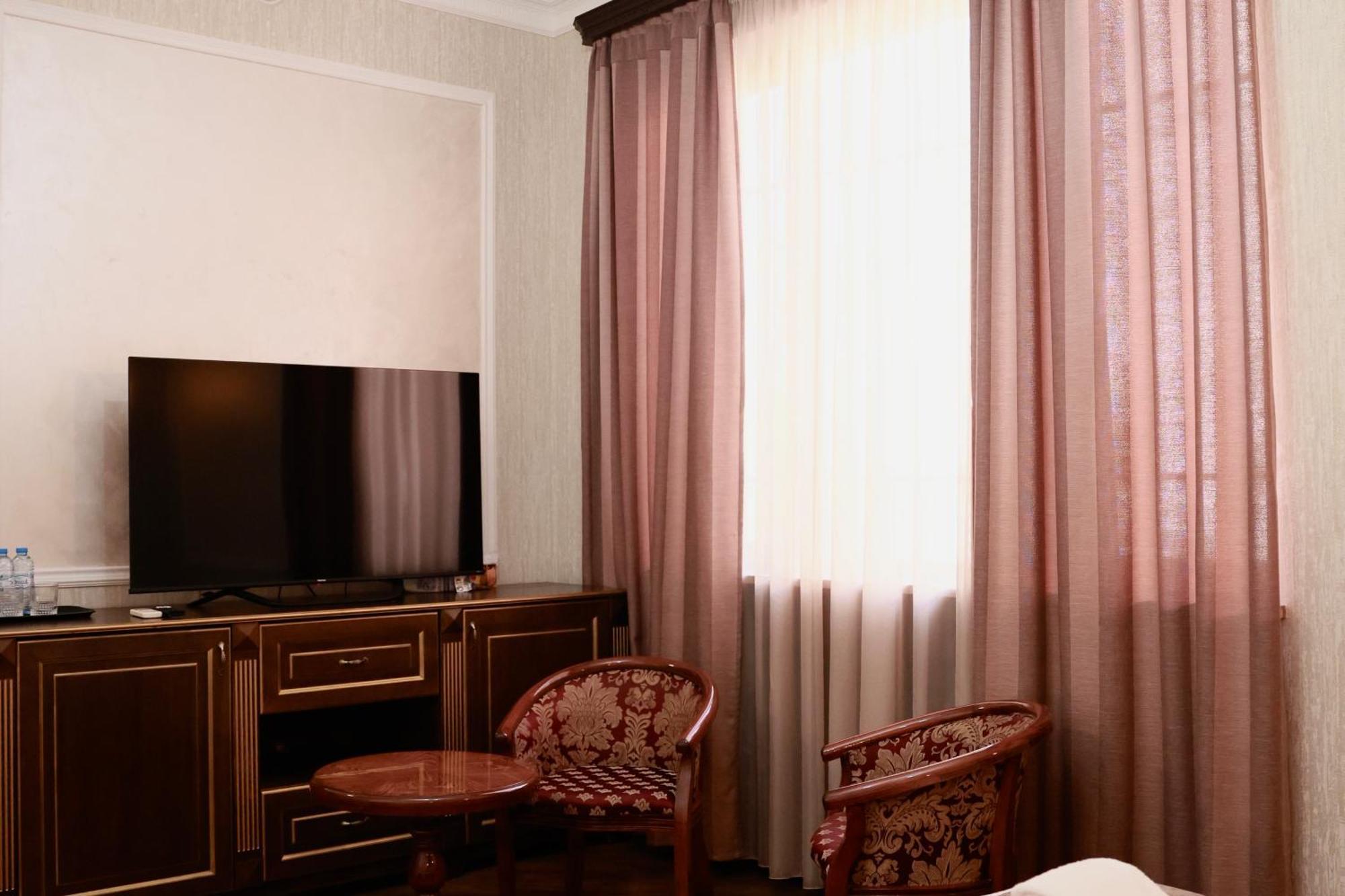 Royal Renaissance Hotel Jerevan Rom bilde