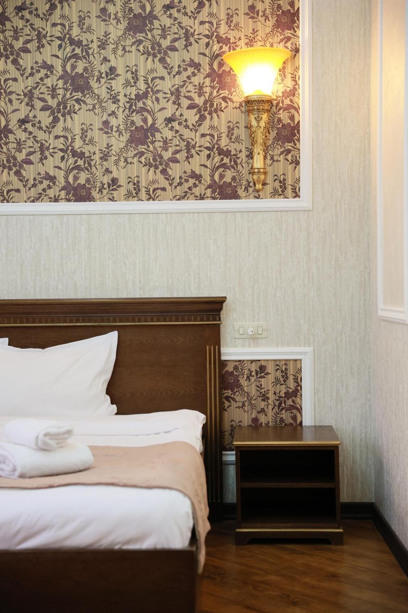 Royal Renaissance Hotel Jerevan Rom bilde