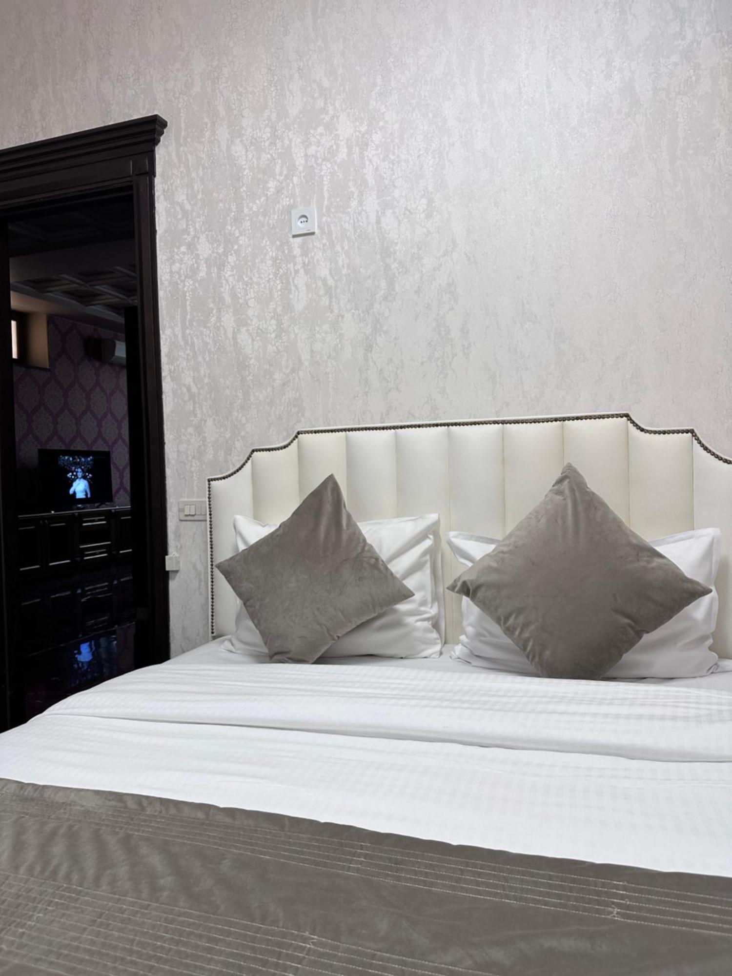 Royal Renaissance Hotel Jerevan Eksteriør bilde
